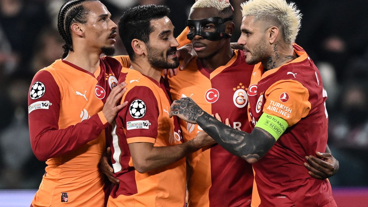 Galatasaray celebrates qualifying for the Champions League round of 16