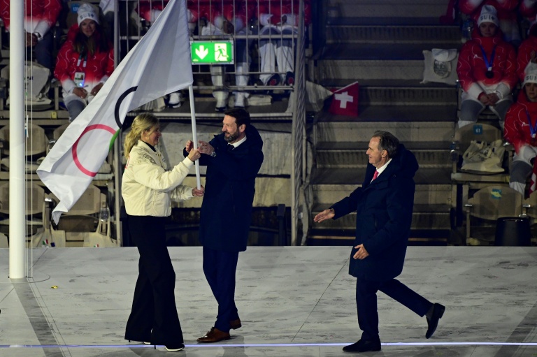 Kirsty Coventry handing over the Olympic flag to the French Alps 2030 delegation